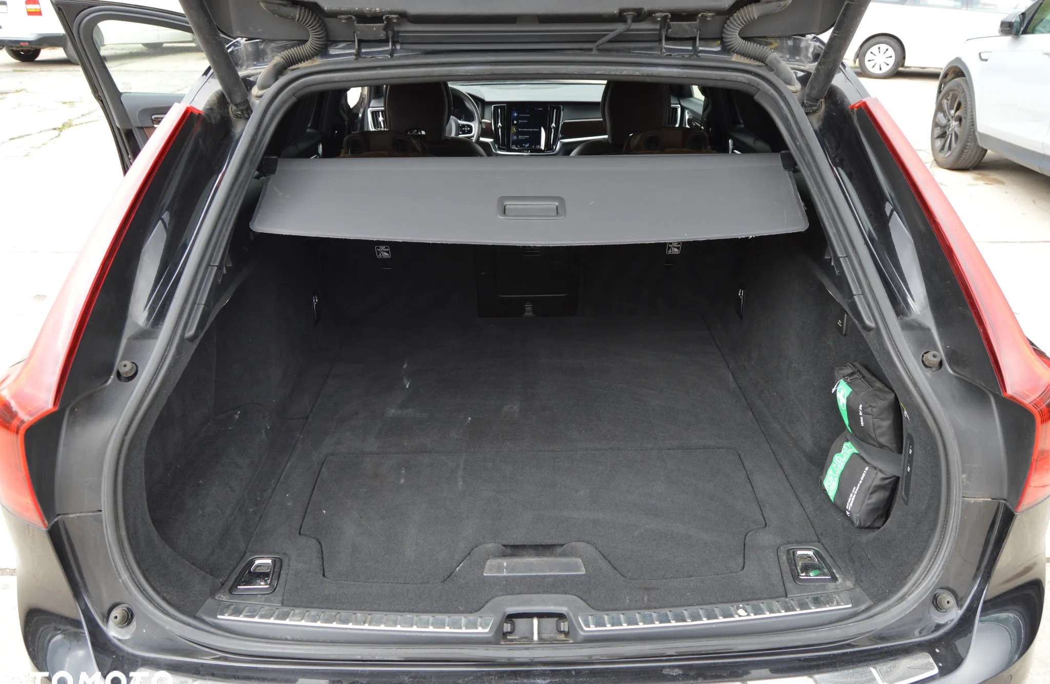 Volvo V90 cena 159999 przebieg: 69000, rok produkcji 2019 z Garwolin małe 92